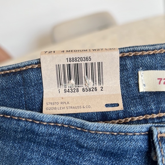 Levi’s 721 High-Rise Skinny Jeans (Distressed) - Picture 6 of 6